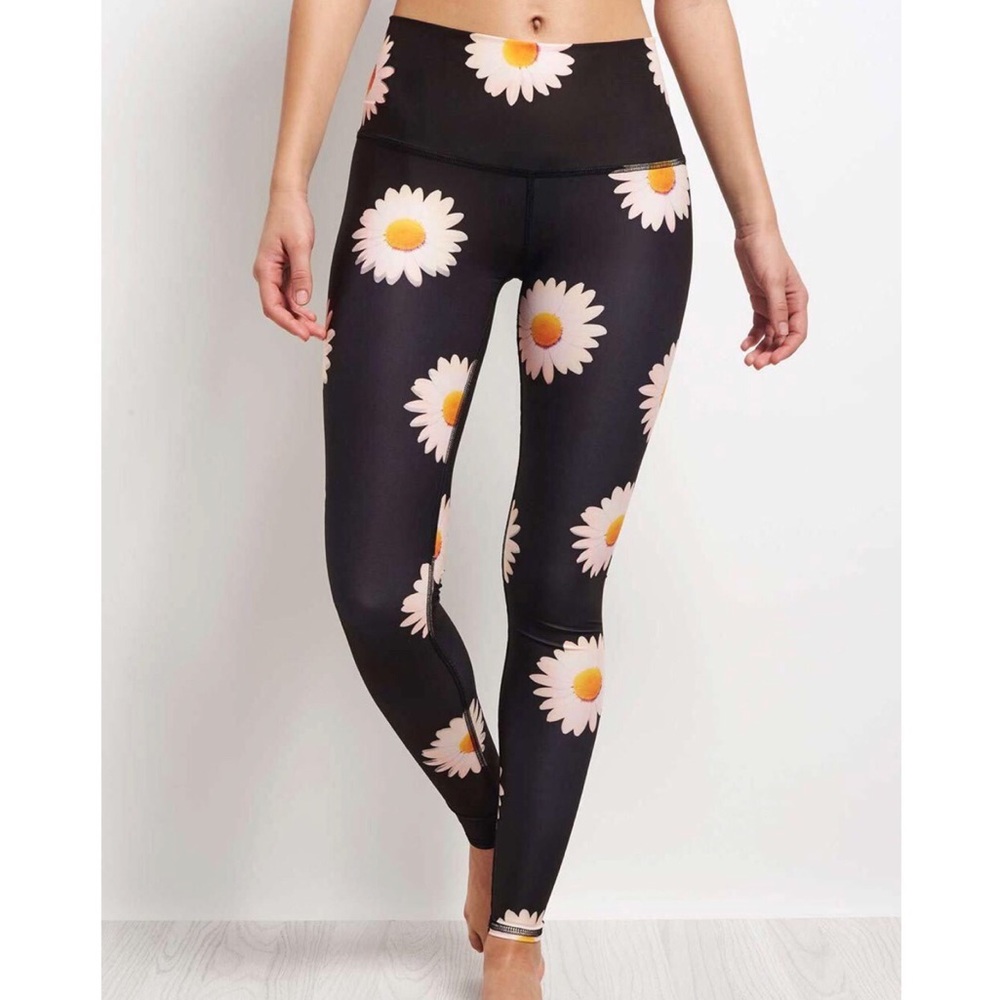 Teeki Daisy Yoga Hot Pant